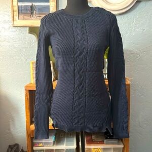 Woman’s medium nautical sweater top (695)